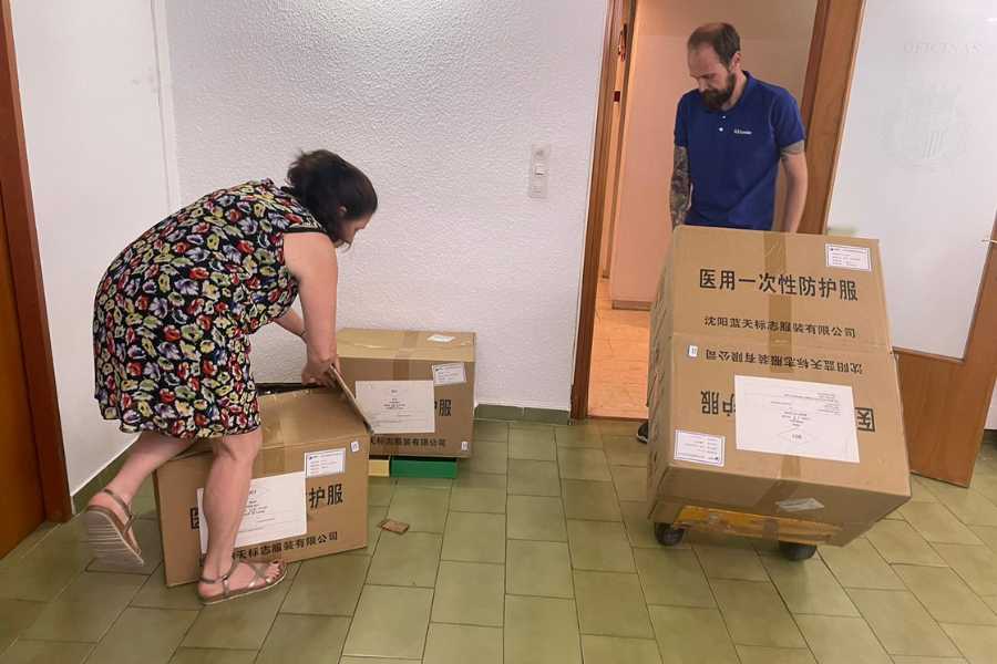 La residencia Santa BÃ¡rbara recibe una donaciÃ³n de materiales del Colegio Oficial de MÃ©dicos de Zaragoza